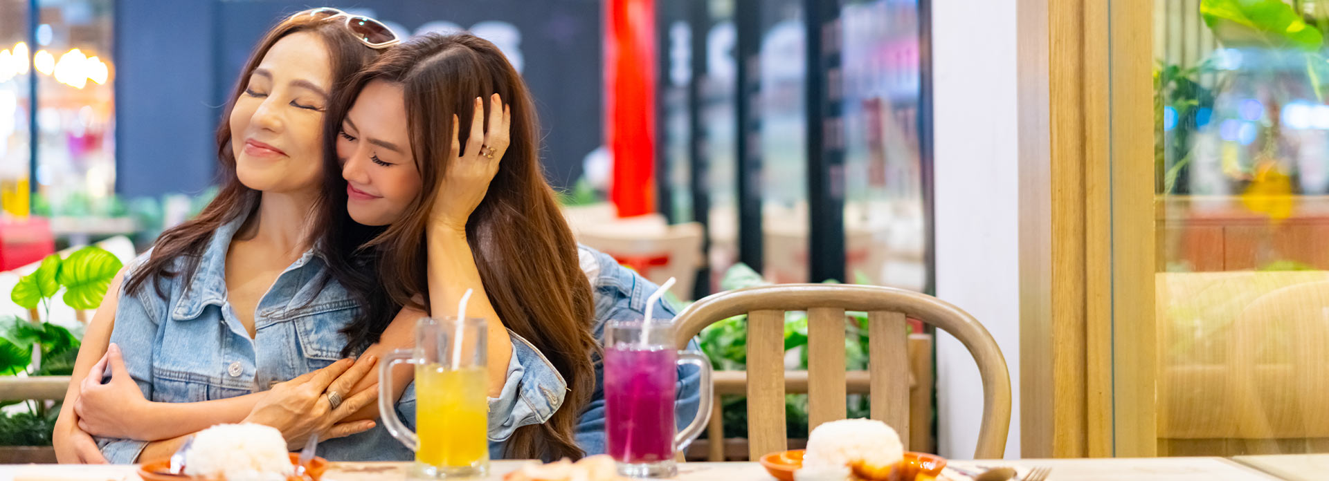 พาแม่กินข้าวนอกบ้านที่ไหนดี? แนะนำร้านอาหารวันแม่ ที่แม่ต้องปลื้ม