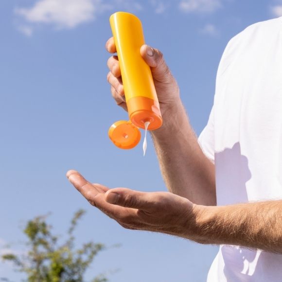 แนะนำ 10 ครีมกันแดดกันน้ำพร้อมสู้ท้าแดดเมืองไทย