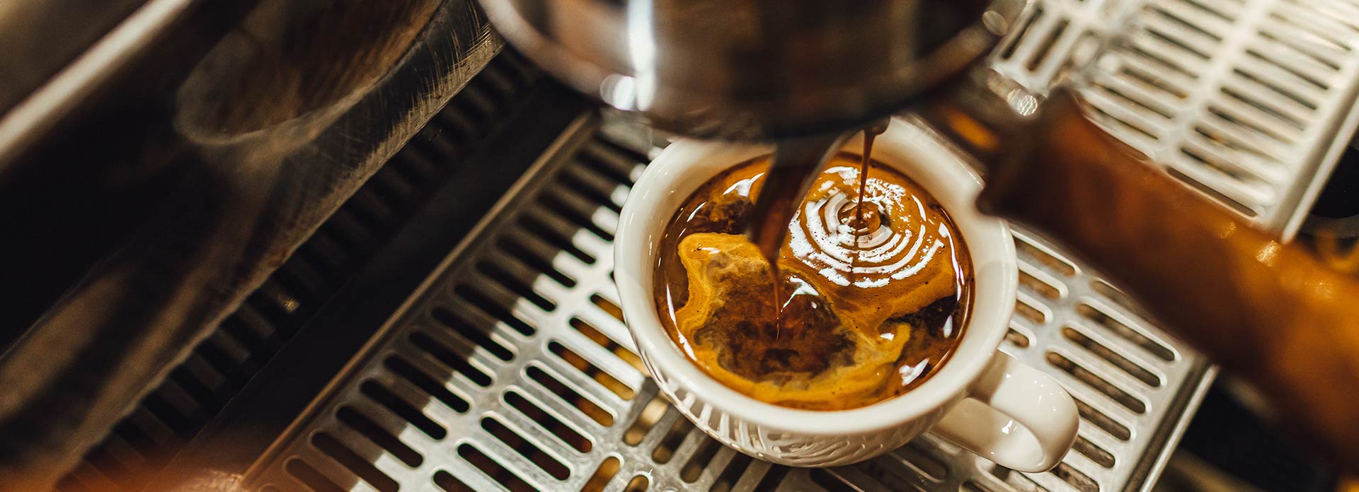 รีวิวคาเฟ่สวยๆ กาแฟอร่อย สไตล์ Specialty Coffee ที่คอกาแฟต้องห้ามพลาด