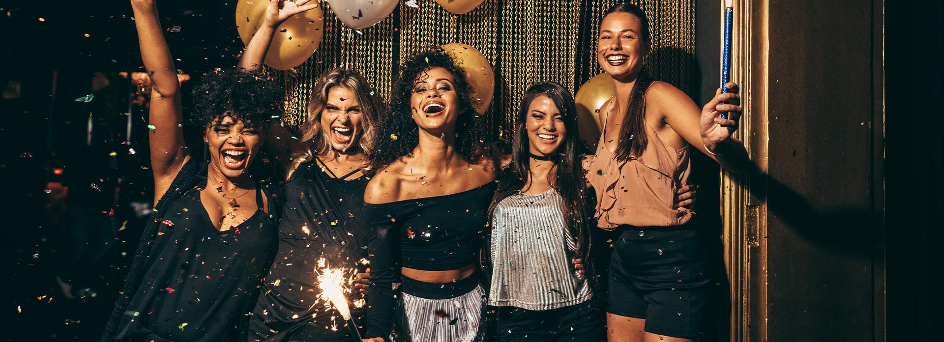 10 แบรนด์เสื้อผ้าผู้หญิงสายแซ่บ สำหรับปาร์ตี้ส่งท้ายปี 2025