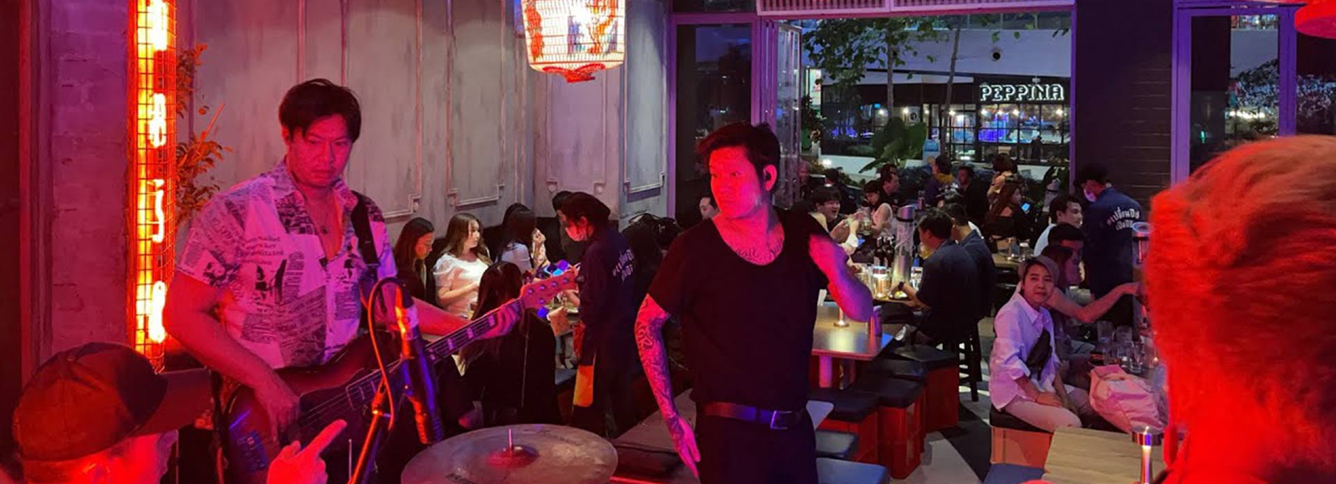 ร้านอาหารที่มีดนตรีสดเปิดดึก เหมาะสำหรับคนนอนดึกและสายไนท์ไลฟ์
