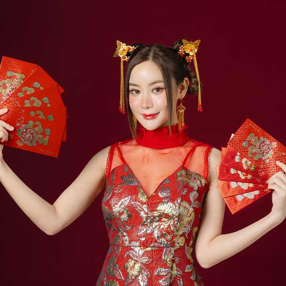 The Best of 2026: 7 ลุคกี่เพ้าและเสื้อผ้าแฟชั่นสีแดงมงคล ใส่แล้วเฮง รับทรัพย์ตลอดปี